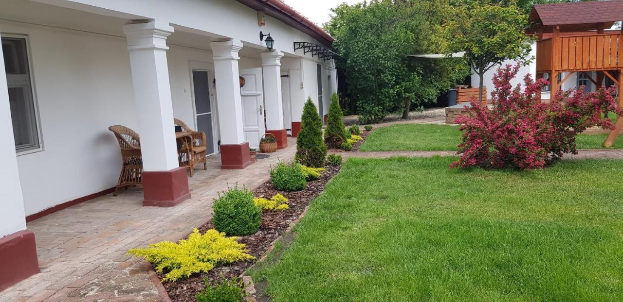 Harmonia Paraszthaz Es Apartman Poroszló Exterior foto