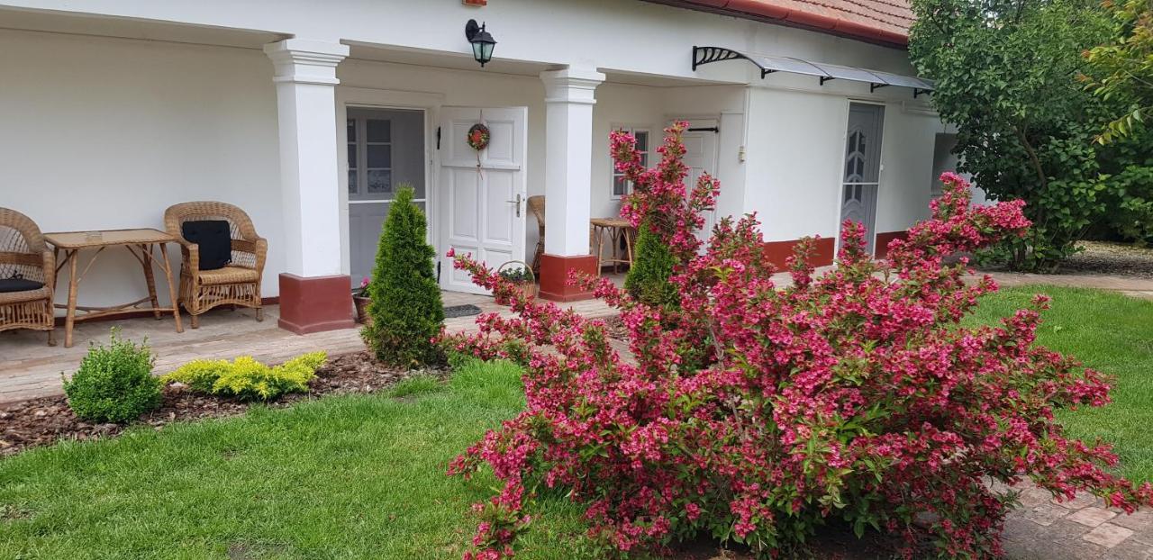 Harmonia Paraszthaz Es Apartman Poroszló Exterior foto
